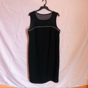Women’s Onyx Nite Sleeveless Black Dress Size 18.